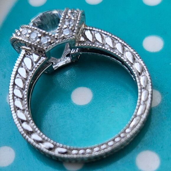 Elegant Silver Ring - Picture 4 of 5